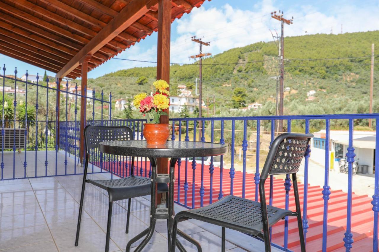 Ftelia Studios Skiathos Town Bagian luar foto
